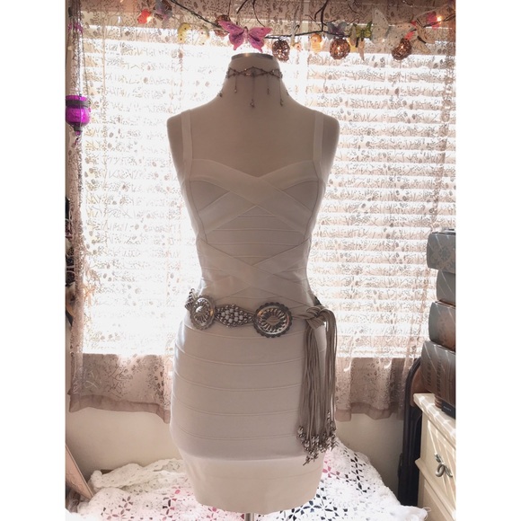 Dresses & Skirts - ☁️ White bandage dress 👼🏻